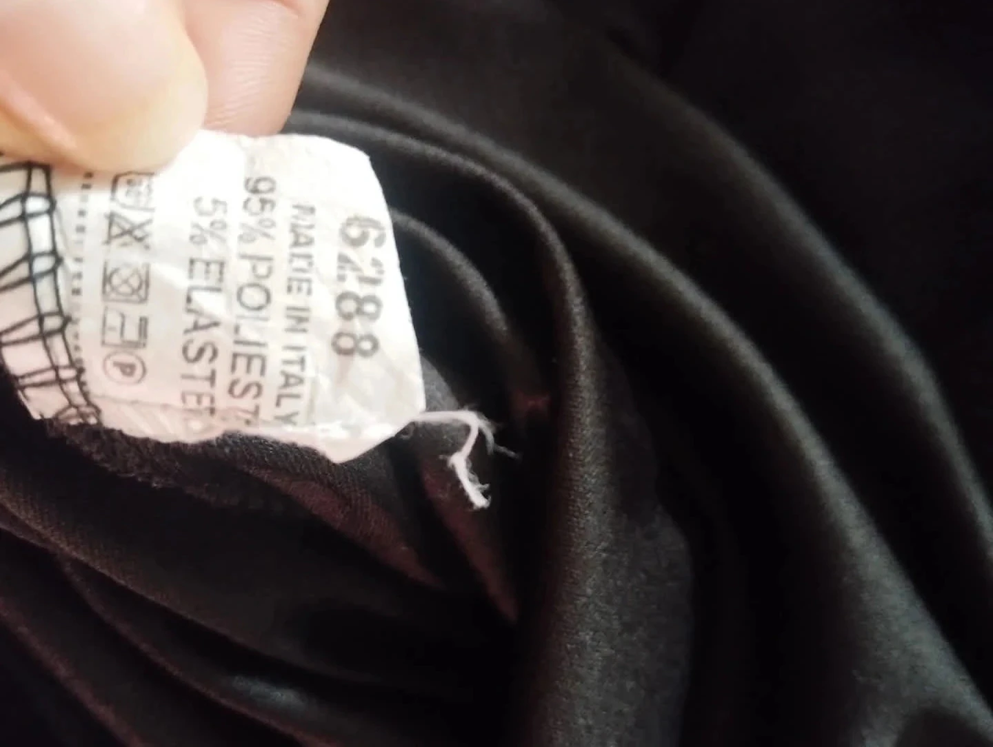 Zwarte jurk met open schouders, Piment Rouge, T40 – photo 13